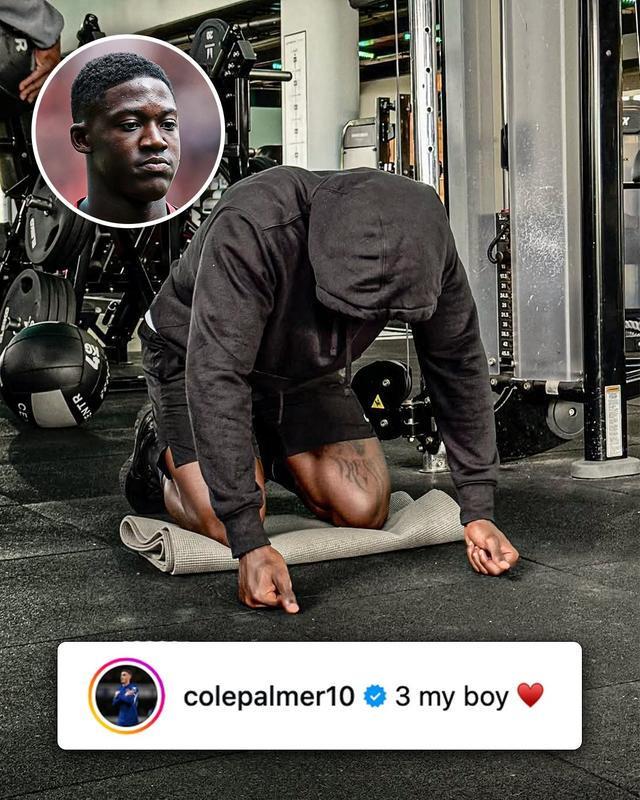 帕尔默评论梅努社媒，疑似支持其获得曼联的租借离队许可